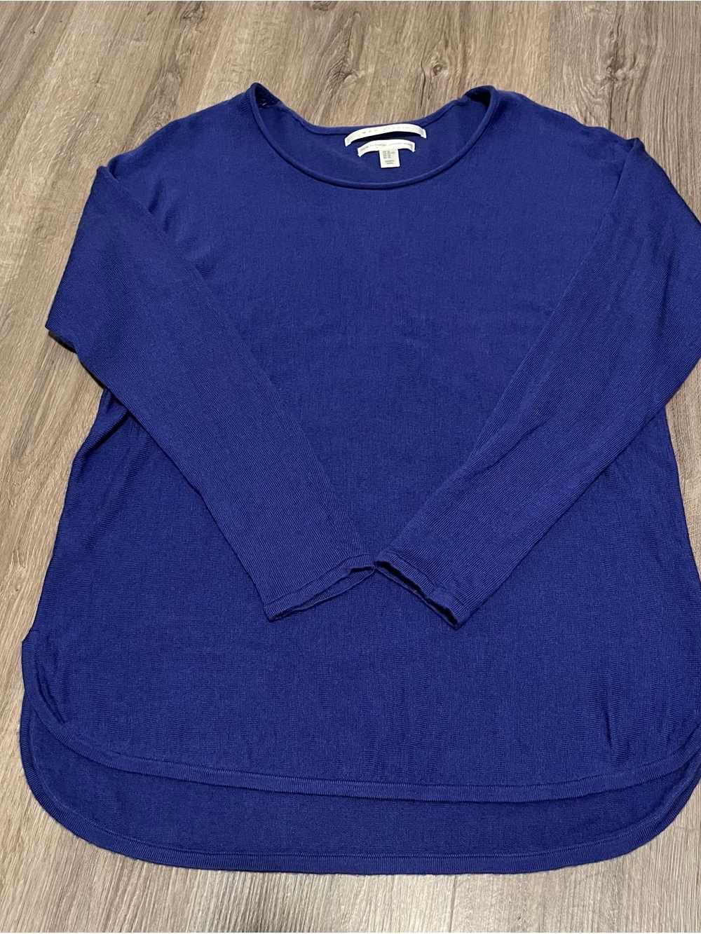 Max Studio Long Sleeve Crewneck Sweater 100% extra fine merino wool